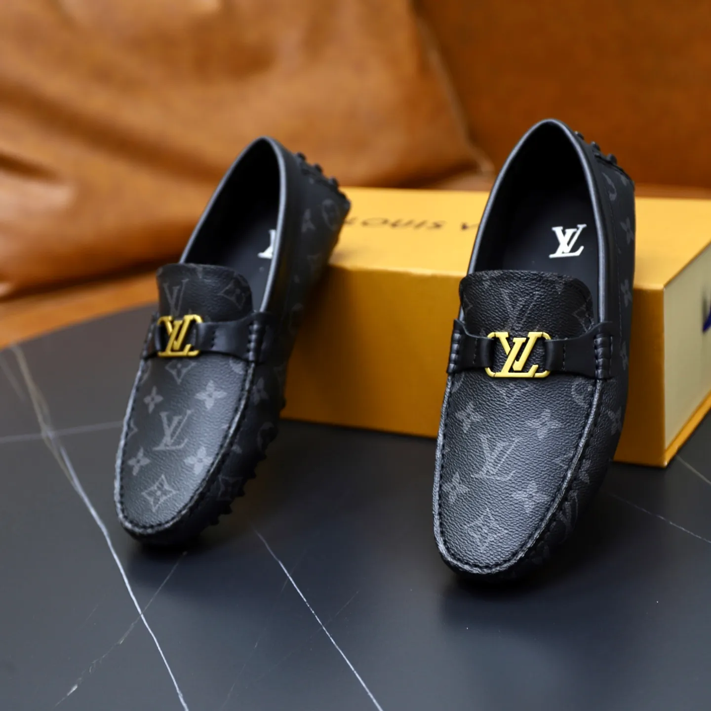 Ex-factory price: 480💰【LV】Louis Vuitton ⚠️High-end men’s driving and pedal series ⚠️38-44 (customized for 45) ⚠️All original cowhide leather! Thick and soft! Made entirely of calfskin lining! The latest non-slip beanie sole! Three-dimensional package technology! Fashionable and classic! Handicrafts! Original high quality! Feel free to compare!